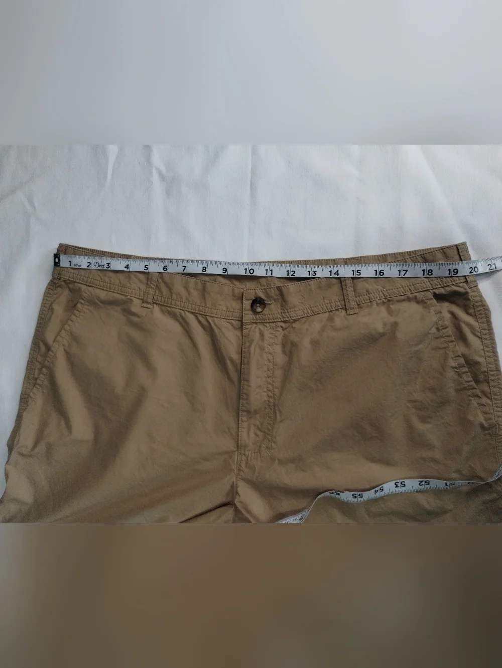 Columbia Men's Tan Flat-Front Shorts